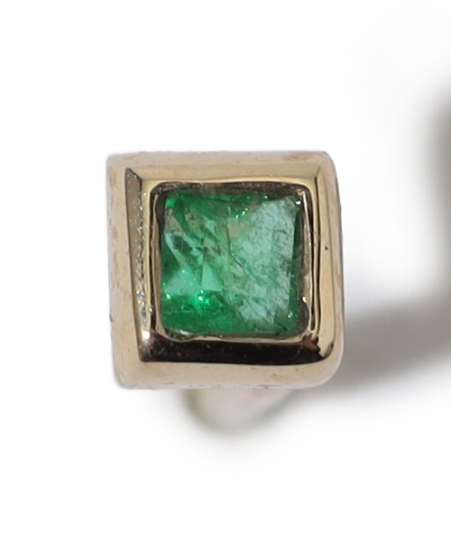METIER（メティエ）の「Metier Mini Bezel Set Princess Gemstone Studs 片耳ピアス（ピアス（片耳用）・レディース・グリーン・FREE）」の2枚目の写真