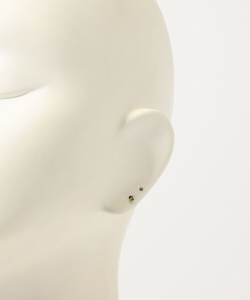 METIER（メティエ）の「Metier Mini Bezel Set Princess Gemstone Studs 片耳ピアス（ピアス（片耳用）・レディース・グリーン・FREE）」の5枚目の写真