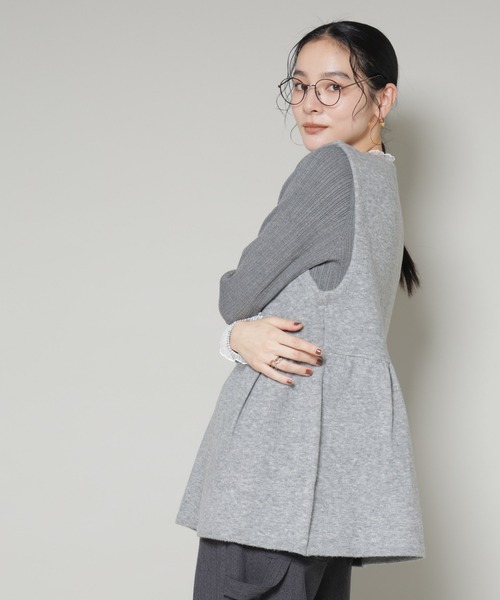 NANO universe（ナノユニバース）の「ダブルフェイスペプラムニットベスト（ベスト・レディース・ブラック/ライトグレー・FREE）」の5枚目の写真