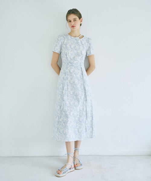 ETMON(エトモン)の「Neck Cut-Out Shirring Dress Light Blue(ワンピース・レディース・その他・SMALL/MEDIUM)」の2枚目の写真