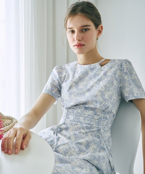 ETMON(エトモン)の「Neck Cut-Out Shirring Dress Light Blue(ワンピース・レディース・その他・SMALL/MEDIUM)」の4枚目の写真
