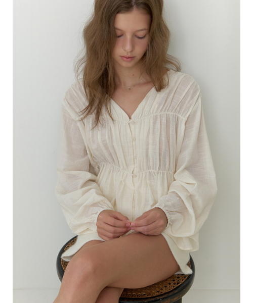 Daria shirring v blouse (cream)