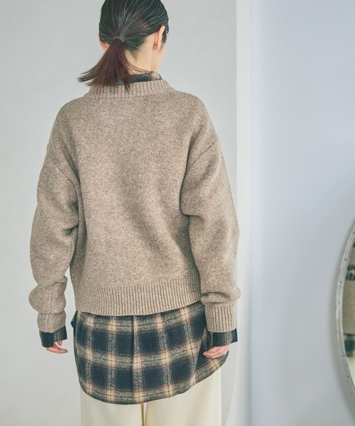 LAKOLE（ラコレ）の「6ゲージロゴジャガードニット / 600356（ニット/セーター・レディース・キャメル/ライトブルー/アイボリー/チャコール・FREE）」の16枚目の写真