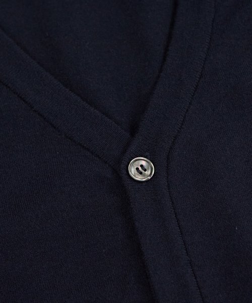 DRAW FIT（ドローフィット）の「ソフトPBTニンブルVネックカーディガン[NAVY]（カーディガン/ボレロ・メンズ・その他・LARGE/MEDIUM/X-LARGE）」の5枚目の写真