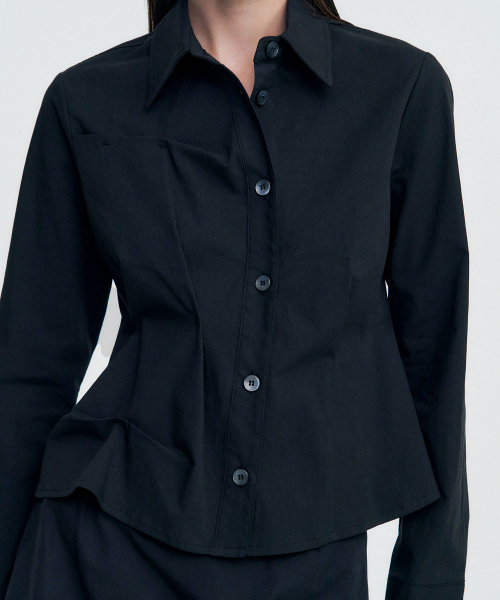 KIMZISU(キムジス)の「DOZI - Pinched Unbalance shirt _ BLACK(ビジネスシャツ・レディース・その他・SMALL/MEDIUM)」の1枚目の写真