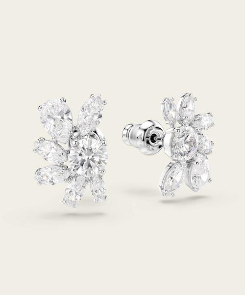 SWAROVSKI(スワロフスキー)の「【公式】【スワロフスキー】Mesmera スタッドピアス, ミックスカット, フラワー, ホワイト, ロジウム・プレーティング(ピアス(両耳用)・レディース・ホワイト・ONE SIZE)」の4枚目の写真