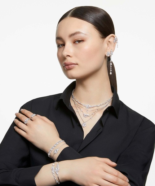 SWAROVSKI(スワロフスキー)の「【公式】【スワロフスキー】Mesmera スタッドピアス, ミックスカット, フラワー, ホワイト, ロジウム・プレーティング(ピアス(両耳用)・レディース・ホワイト・ONE SIZE)」の6枚目の写真