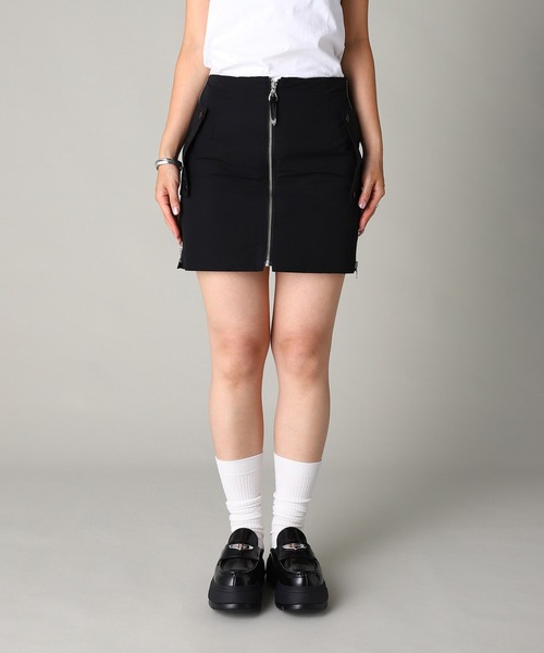 TOGA PULLA(トーガ プルラ)の「TOGA PULLA Memory grosgrain mini skirt TP252-FG227(スカート・レディース・ブラック・38)」の2枚目の写真