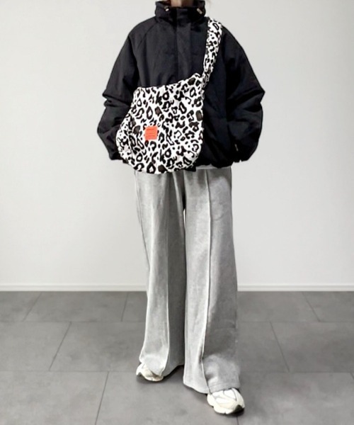 LBC（エルビーシー）の「裏起毛センタータックイージーパンツ（スウェットパンツ・レディース・グレー/アイボリー/ブラック/ダークブラウン・L/M）」の10枚目の写真