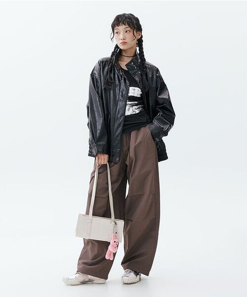 MUSINSA STANDARD WOMAN（ムシンサスタンダードウーマン）の「ウィメンズパテント合成皮革オーバーサイズジャケット[ブラック]（ライダースジャケット・レディース・その他・S/M）」の14枚目の写真