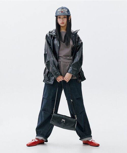 MUSINSA STANDARD WOMAN（ムシンサスタンダードウーマン）の「ウィメンズパテント合成皮革オーバーサイズジャケット[ブラック]（ライダースジャケット・レディース・その他・S/M）」の15枚目の写真