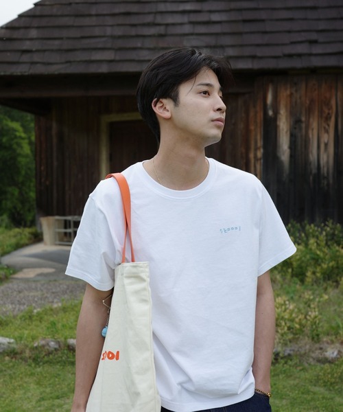 skoool（スクール）の「ロゴデザイン 半袖Tシャツ／フロントプリント × ベーシックシルエット（Tシャツ/カットソー・メンズ・ネイビー/ホワイト/イエロー・LARGE/MEDIUM）」の2枚目の写真