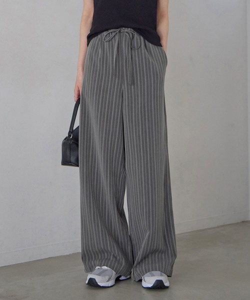 CHAN ME（チャンミ）の「ストライプタックワイドパンツ（スラックス・レディース・ブラウン/ブラック/グレー・MEDIUM/LARGE/X-LARGE）」の3枚目の写真