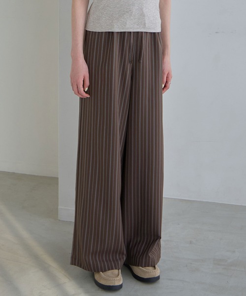 CHAN ME（チャンミ）の「ストライプタックワイドパンツ（スラックス・レディース・ブラウン/ブラック/グレー・MEDIUM/LARGE/X-LARGE）」の4枚目の写真