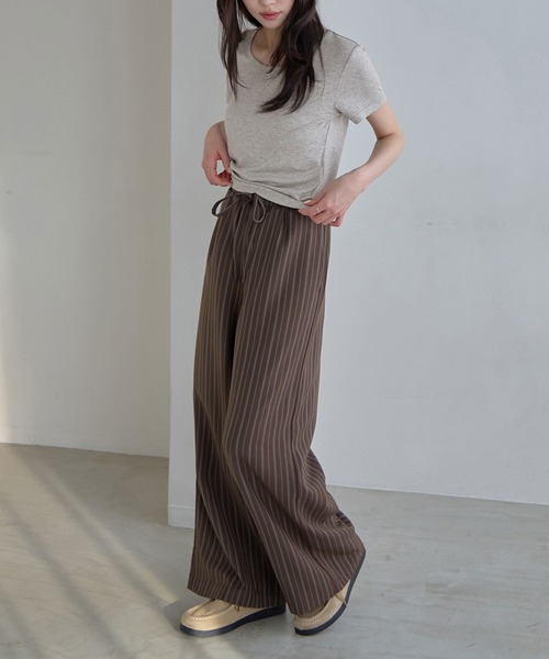 CHAN ME（チャンミ）の「ストライプタックワイドパンツ（スラックス・レディース・ブラウン/ブラック/グレー・MEDIUM/LARGE/X-LARGE）」の6枚目の写真