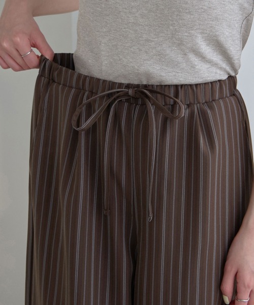 CHAN ME（チャンミ）の「ストライプタックワイドパンツ（スラックス・レディース・ブラウン/ブラック/グレー・MEDIUM/LARGE/X-LARGE）」の8枚目の写真