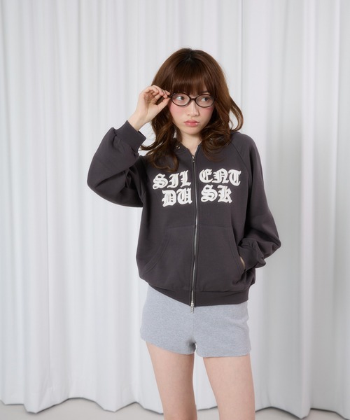 FCMM(エフシーエムエム)の「【日本限定】EYELET PATCH HOODIE / アイレットパッチフーディ(パーカー・レディース・グレー/チャコールグレー/グリーン系その他・SMALL/MEDIUM)」の7枚目の写真