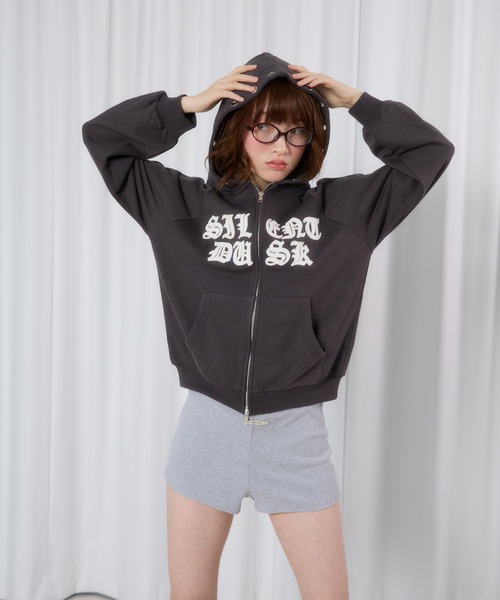 FCMM(エフシーエムエム)の「【日本限定】EYELET PATCH HOODIE / アイレットパッチフーディ(パーカー・レディース・グレー/チャコールグレー/グリーン系その他・SMALL/MEDIUM)」の8枚目の写真