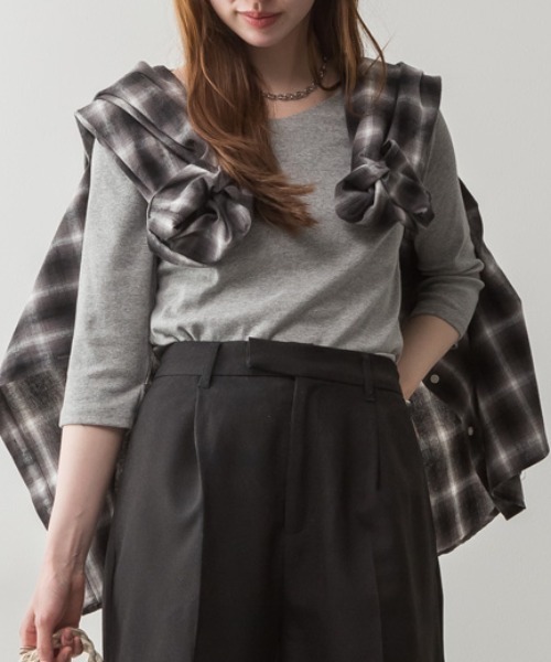 RCD(アールシーディー)の「Vネック七分袖プルオーバー(Tシャツ/カットソー・レディース・ブラック/カーキ/チャコールグレー/杢グレー/オフホワイト・M/L/LL/3L)」の16枚目の写真