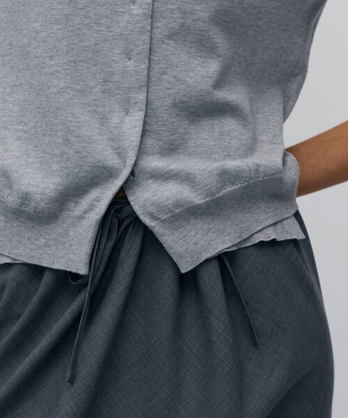 BACCA（バッカ）の「ハイゲージコットン クルーネックカーディガン（カーディガン/ボレロ・レディース・チャコールグレー・S）」の7枚目の写真