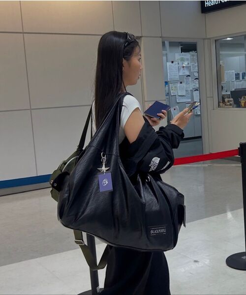 BLACKPURPLE(ブラックパープル)の「マックスポート ビキ バッグ MaxxPort Vicky Bag_Crack Black(ショルダーバッグ・レディース・ブラック・FREE)」の6枚目の写真