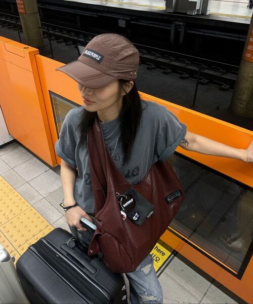 BLACKPURPLE(ブラックパープル)の「マックスポート ビキ バッグ MaxxPort Vicky Bag_Crack Black(ショルダーバッグ・レディース・ブラック・FREE)」の8枚目の写真