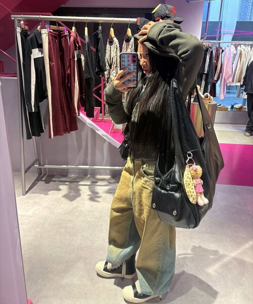 BLACKPURPLE(ブラックパープル)の「マックスポート ビキ バッグ MaxxPort Vicky Bag_Crack Black(ショルダーバッグ・レディース・ブラック・FREE)」の22枚目の写真