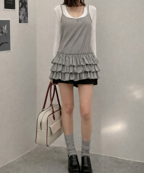 VIVID LADY(ビビッドレディー)の「フリル ティアード キャミソールトップス(Tシャツ/カットソー・レディース・ブラック/アイボリー/グレー・FREE)」の5枚目の写真