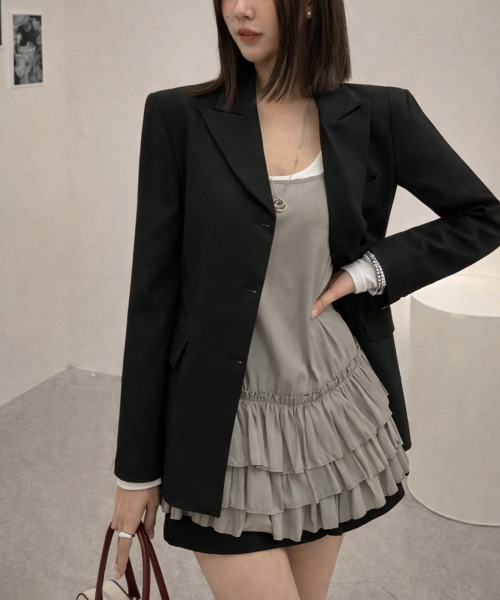 VIVID LADY(ビビッドレディー)の「フリル ティアード キャミソールトップス(Tシャツ/カットソー・レディース・ブラック/アイボリー/グレー・FREE)」の6枚目の写真