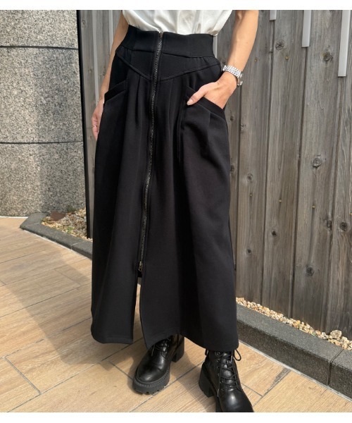 LUGIVA（ルギヴァ）の「【LUGIVA/ルギバ】フロントジップスウェットロングスカート（スカート・レディース・オフホワイト/ブラック・FREE）」の2枚目の写真