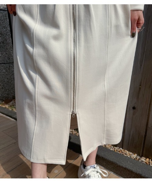 LUGIVA（ルギヴァ）の「【LUGIVA/ルギバ】フロントジップスウェットロングスカート（スカート・レディース・オフホワイト/ブラック・FREE）」の13枚目の写真