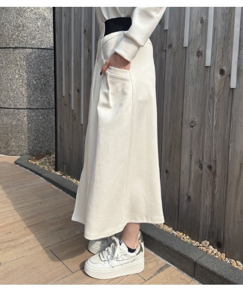 LUGIVA（ルギヴァ）の「【LUGIVA/ルギバ】フロントジップスウェットロングスカート（スカート・レディース・オフホワイト/ブラック・FREE）」の8枚目の写真