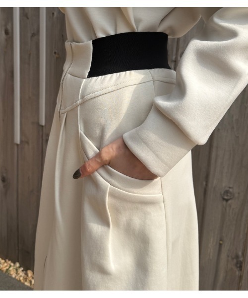 LUGIVA（ルギヴァ）の「【LUGIVA/ルギバ】フロントジップスウェットロングスカート（スカート・レディース・オフホワイト/ブラック・FREE）」の11枚目の写真