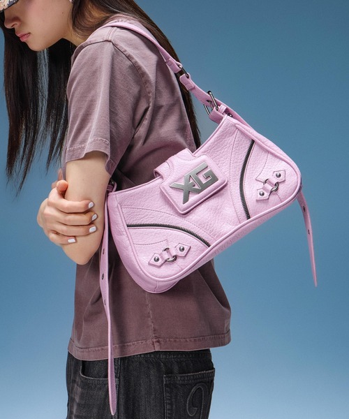 X-girl（エックスガール）の「XG EMBLEM BUCKLE PANELED SHOULDER BAG（ショルダーバッグ・レディース・ブラック/ピンク・ONE SIZE）」の3枚目の写真