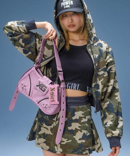 X-girl（エックスガール）の「XG EMBLEM BUCKLE PANELED SHOULDER BAG（ショルダーバッグ・レディース・ブラック/ピンク・ONE SIZE）」の5枚目の写真