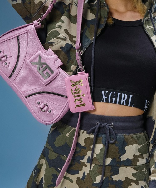 X-girl（エックスガール）の「XG EMBLEM BUCKLE PANELED SHOULDER BAG（ショルダーバッグ・レディース・ブラック/ピンク・ONE SIZE）」の7枚目の写真