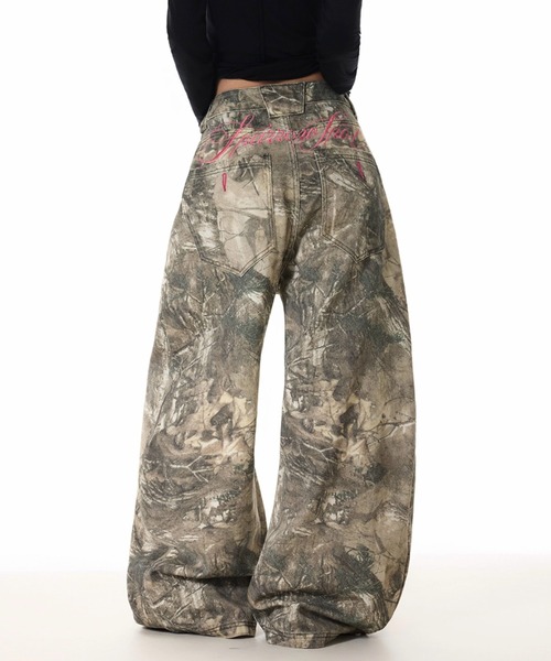 lilful(リルフル)の「【26年春夏新作】バックロゴ刺繍 リアルツリーカモ ワイドデニムパンツ(デニムパンツ・レディース・その他・L/M)」の10枚目の写真