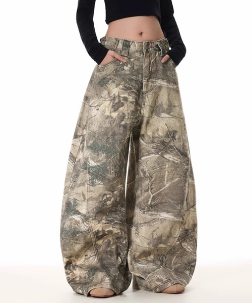 lilful(リルフル)の「【26年春夏新作】バックロゴ刺繍 リアルツリーカモ ワイドデニムパンツ(デニムパンツ・レディース・その他・L/M)」の11枚目の写真