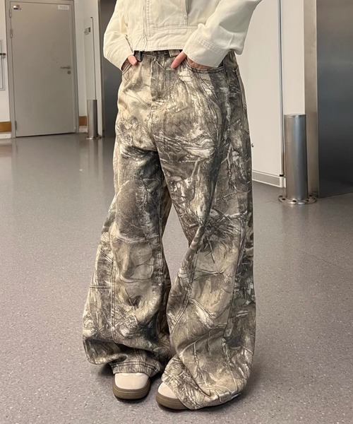 lilful(リルフル)の「【26年春夏新作】バックロゴ刺繍 リアルツリーカモ ワイドデニムパンツ(デニムパンツ・レディース・その他・L/M)」の12枚目の写真