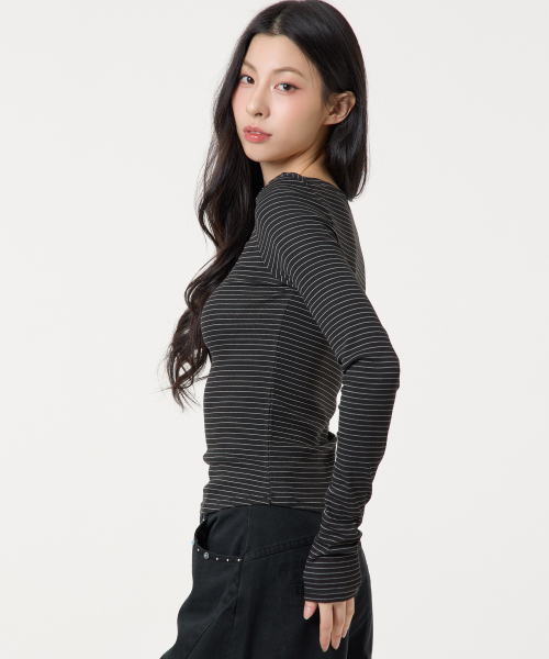 UNKNOWN PLANET(アンノウンプラネット)の「スリムストライプボートネックロングスリーブトップブラック(Tシャツ/カットソー・レディース・その他・MEDIUM/SMALL)」の9枚目の写真
