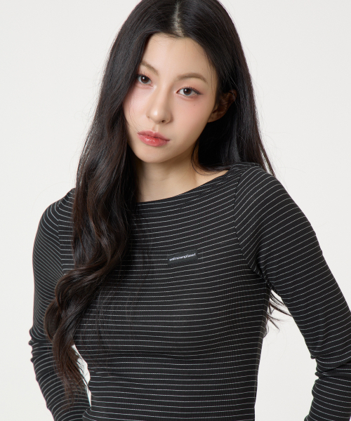 UNKNOWN PLANET(アンノウンプラネット)の「スリムストライプボートネックロングスリーブトップブラック(Tシャツ/カットソー・レディース・その他・MEDIUM/SMALL)」の5枚目の写真