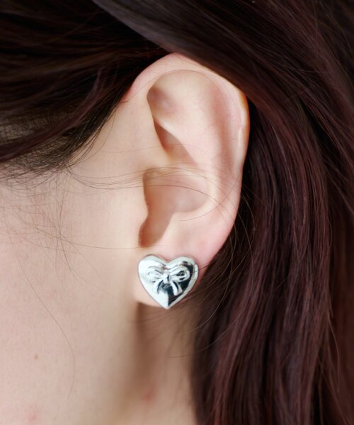 Kastane（カスタネ）の「【fiw./WEB先行】ハートリボンイヤリング（イヤリング・レディース・シルバー・FREE）」の2枚目の写真