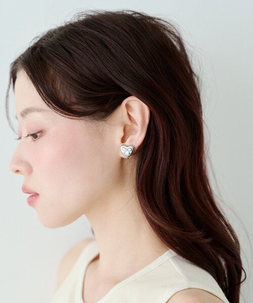 Kastane（カスタネ）の「【fiw./WEB先行】ハートリボンイヤリング（イヤリング・レディース・シルバー・FREE）」の3枚目の写真