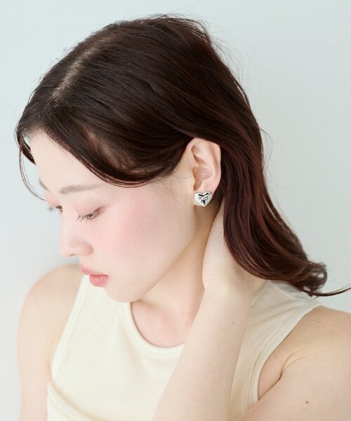 Kastane（カスタネ）の「【fiw./WEB先行】ハートリボンイヤリング（イヤリング・レディース・シルバー・FREE）」の4枚目の写真