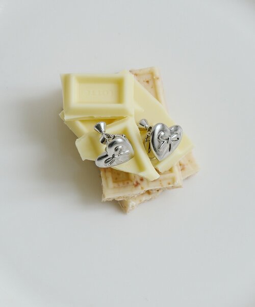 Kastane（カスタネ）の「【fiw./WEB先行】ハートリボンイヤリング（イヤリング・レディース・シルバー・FREE）」の5枚目の写真