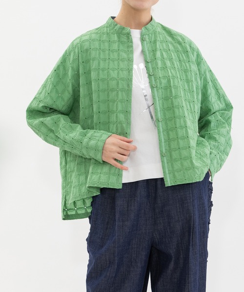 nop de nod(ノップドゥノッド)の「Cielサークルエンブロイダリースタンドカラーシャツ(シャツ/ブラウス・レディース・オフホワイト/ライトグリーン/ネイビー・3)」の3枚目の写真