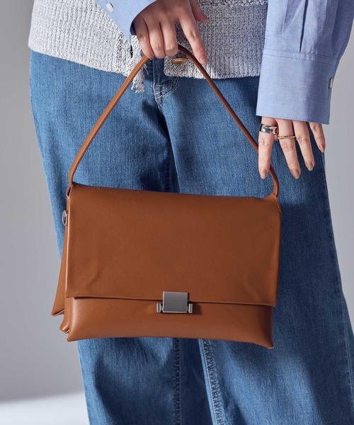 Gready Brilliant（グレディブリリアン）の「ソフトフラップショルダー（ショルダーバッグ・レディース・ブラック/ブラウン・FREE）」の2枚目の写真