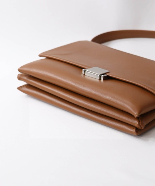 Gready Brilliant（グレディブリリアン）の「ソフトフラップショルダー（ショルダーバッグ・レディース・ブラック/ブラウン・FREE）」の20枚目の写真