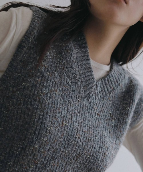 anuke(アンヌーク)の「anuke Nep Knit Vest ネップニットベスト/62620529(ベスト・レディース・グレー/ブラウン・ONE SIZE)」の4枚目の写真