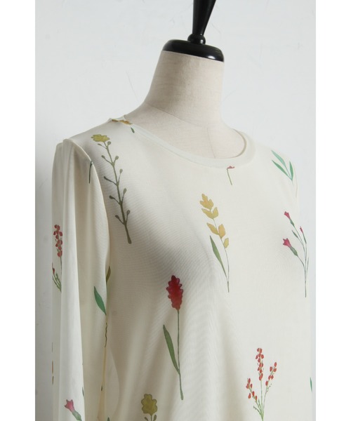 &. NOSTALGIA（アンドドットノスタルジア）の「フラワープリントシアートップス（Tシャツ/カットソー・レディース・アイボリー/ブラック・M）」の22枚目の写真